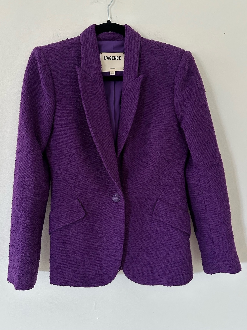 L'AGENCE Chamberlain Tweed Blazer in the vibrant Deep Violet / Purple